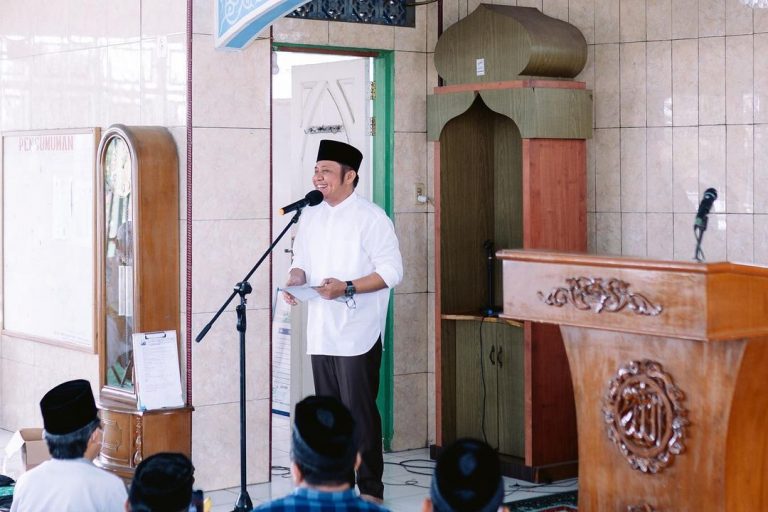 Safari Jumat mengunjungi Masjid BMKM Al Ikhlas H. Mansurdin Arma